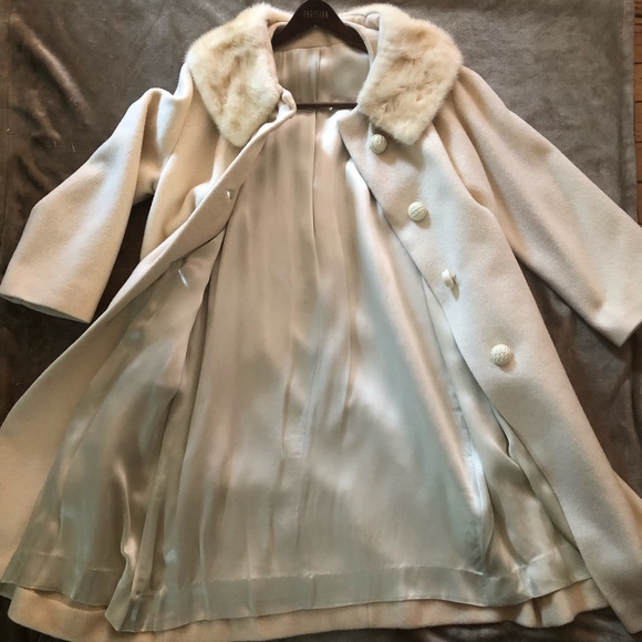 Cream dress coat with fur collar - Picture 2 of 5